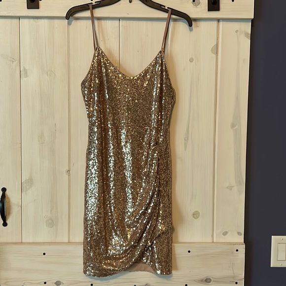 Lulus Dresses & Skirts - Rose Gold sequined cocktail dress by Lulu's